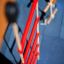 Corde a scala rosse su Activity Center wooden playhouse.
